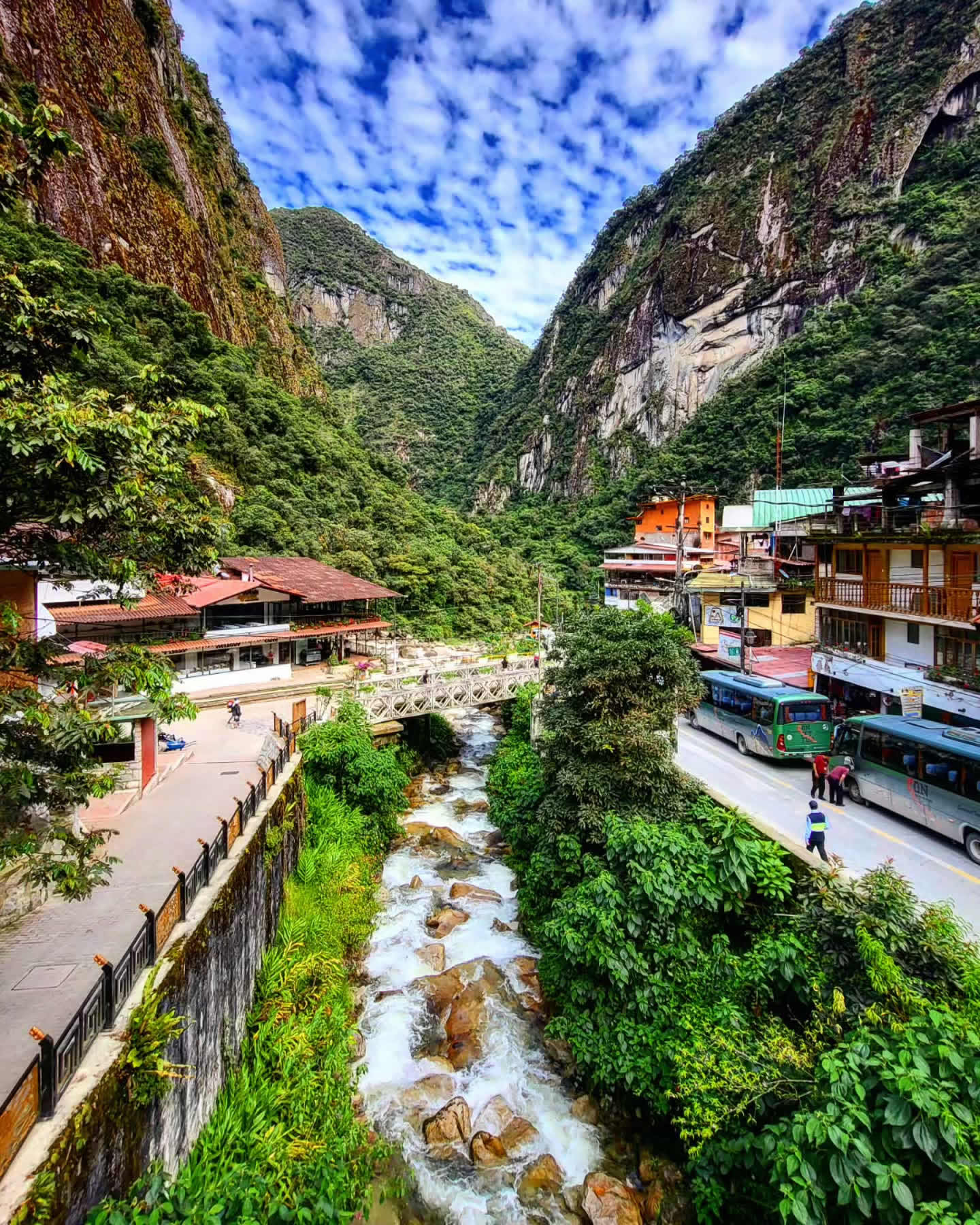 aguas calientes bus
